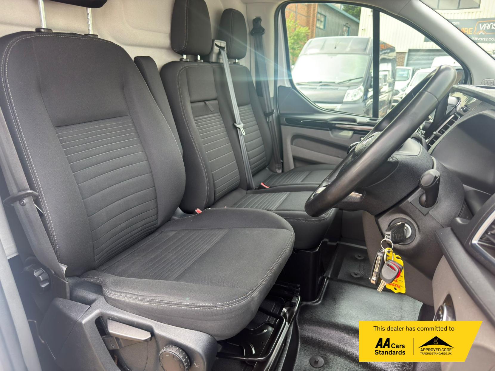 2023 Ford Transit Custom 2.0 280 EcoBlue Limited Panel Van 5dr Diesel Manual L1 H1 Euro 6 (s/s) (130 ps) - Thumbnail 39