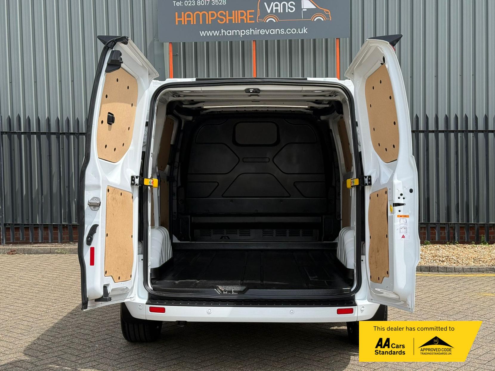 2023 Ford Transit Custom 2.0 280 EcoBlue Limited Panel Van 5dr Diesel Manual L1 H1 Euro 6 (s/s) (130 ps) - Thumbnail 51