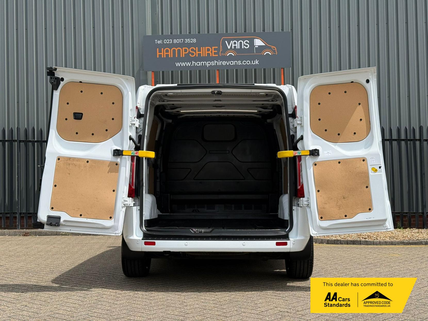2023 Ford Transit Custom 2.0 280 EcoBlue Limited Panel Van 5dr Diesel Manual L1 H1 Euro 6 (s/s) (130 ps) - Thumbnail 50