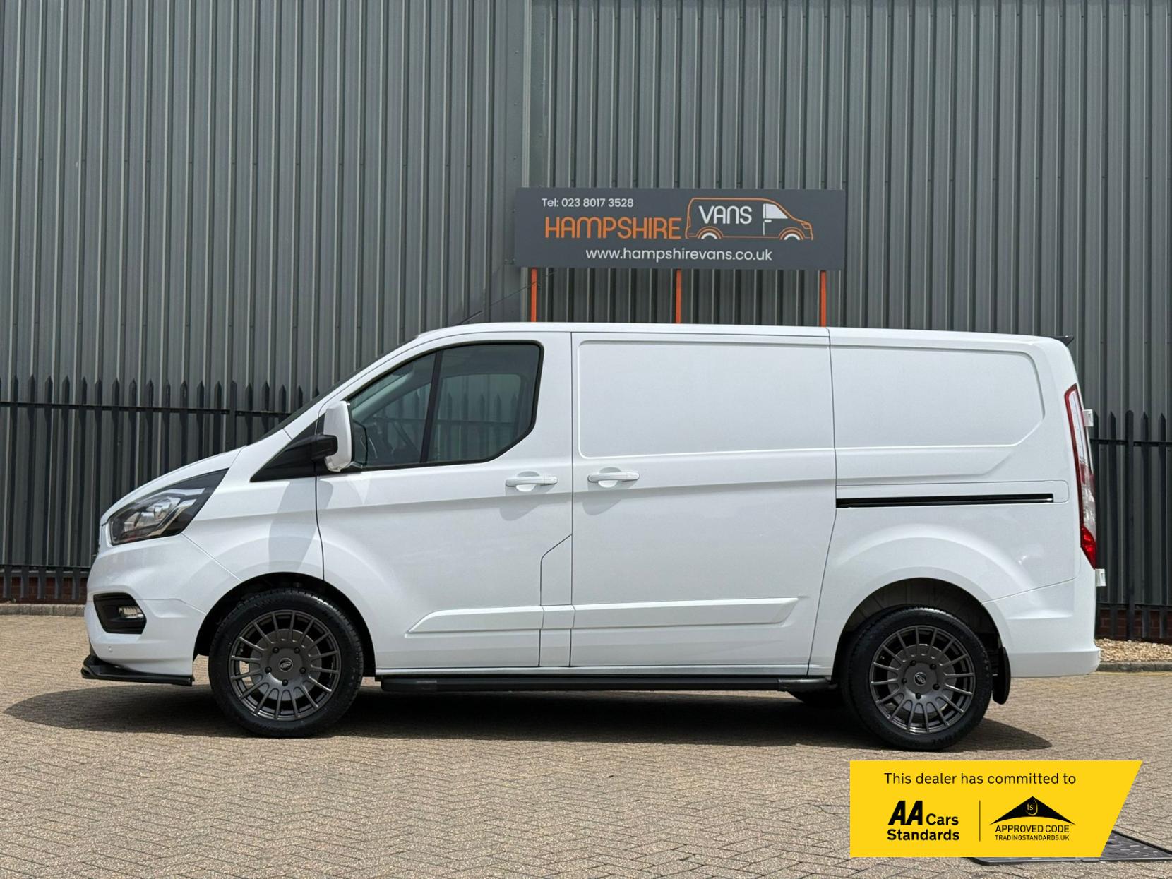 2023 Ford Transit Custom 2.0 280 EcoBlue Limited Panel Van 5dr Diesel Manual L1 H1 Euro 6 (s/s) (130 ps) - Thumbnail 6