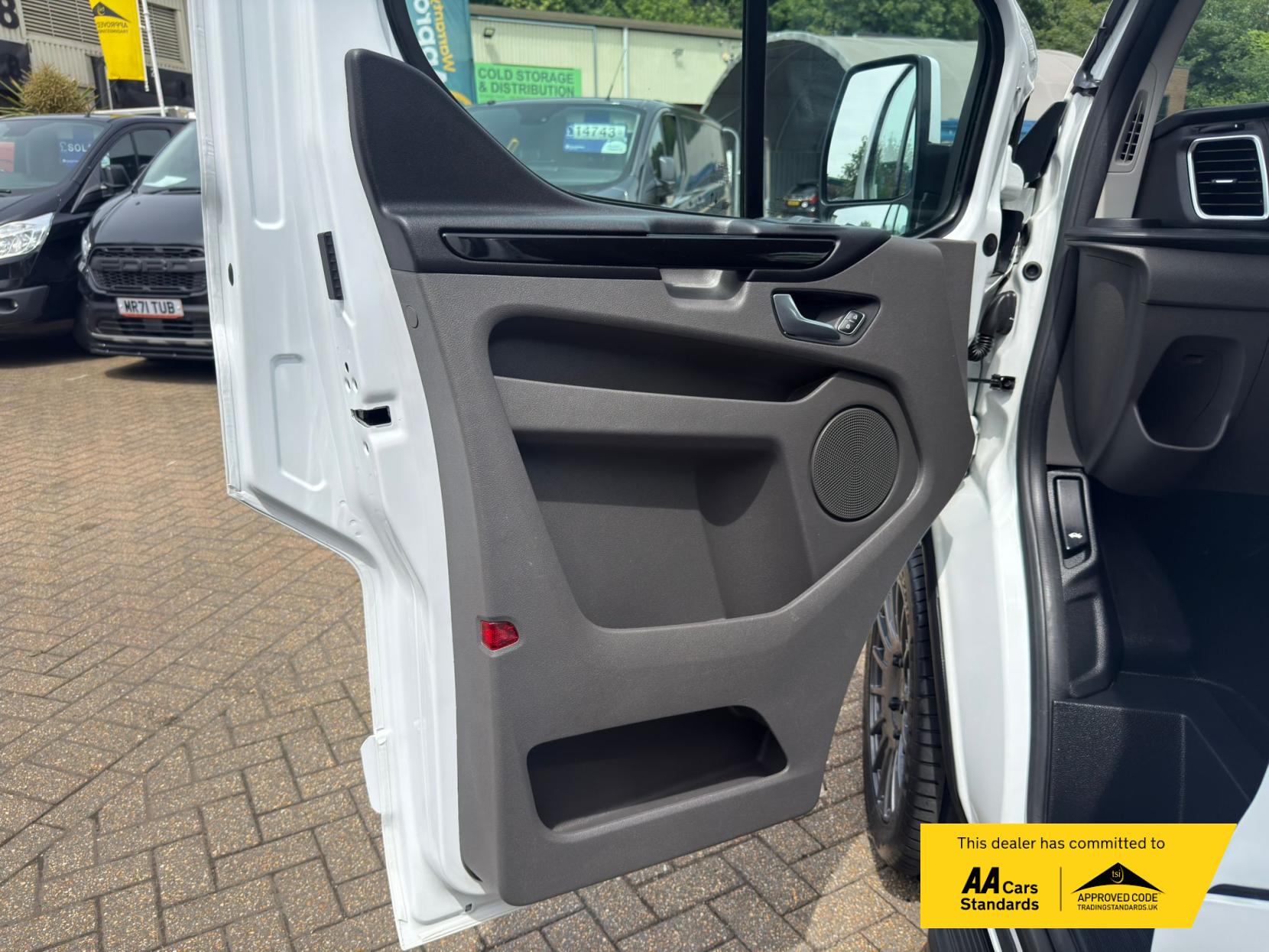 2023 Ford Transit Custom 2.0 280 EcoBlue Limited Panel Van 5dr Diesel Manual L1 H1 Euro 6 (s/s) (130 ps) - Thumbnail 45