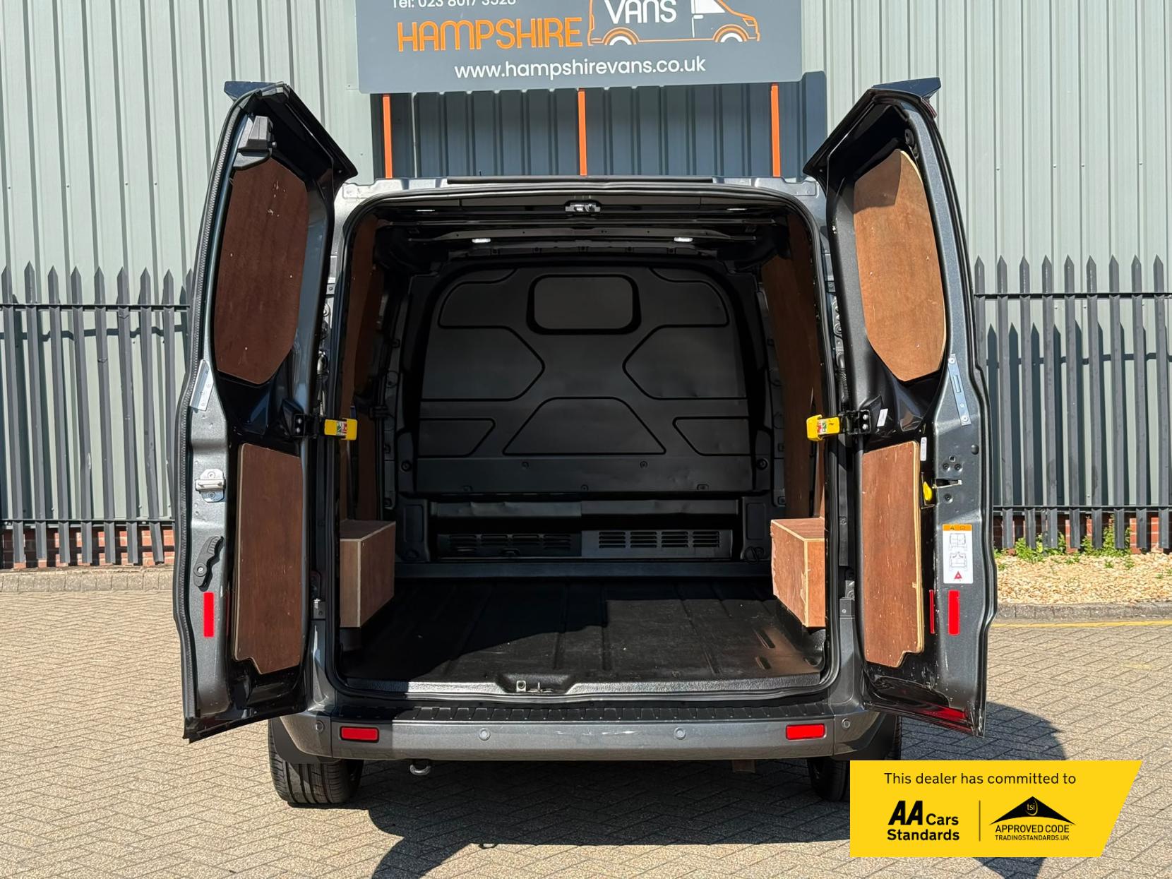 2019 Ford Transit Custom 2.0 280 EcoBlue Limited Panel Van 5dr Diesel Auto L1 H1 Euro 6 (s/s) (170 ps) - Thumbnail 10