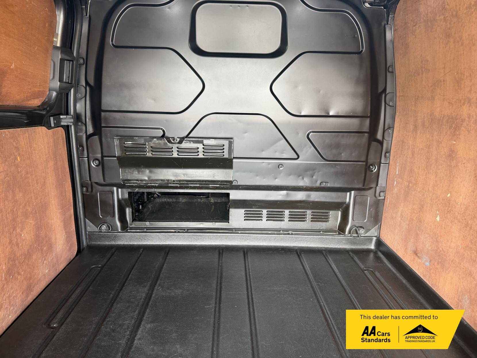2019 Ford Transit Custom 2.0 280 EcoBlue Limited Panel Van 5dr Diesel Auto L1 H1 Euro 6 (s/s) (170 ps) - Thumbnail 24