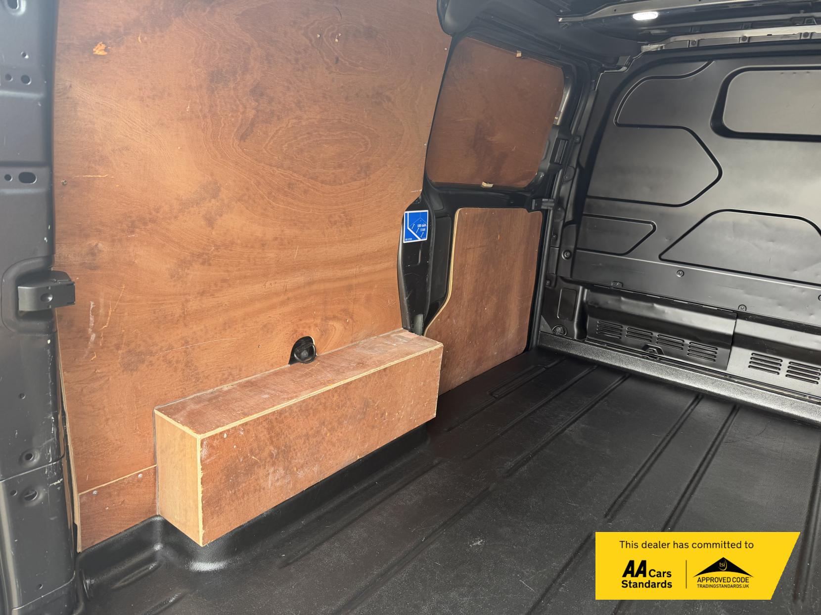 2019 Ford Transit Custom 2.0 280 EcoBlue Limited Panel Van 5dr Diesel Auto L1 H1 Euro 6 (s/s) (170 ps) - Thumbnail 22