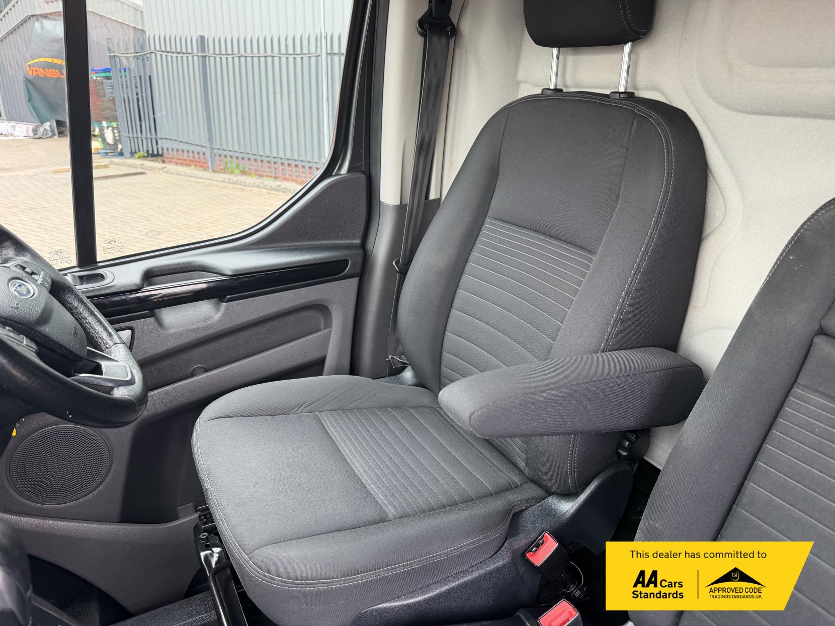 2019 Ford Transit Custom 2.0 280 EcoBlue Limited Panel Van 5dr Diesel Auto L1 H1 Euro 6 (s/s) (170 ps) - Thumbnail 8