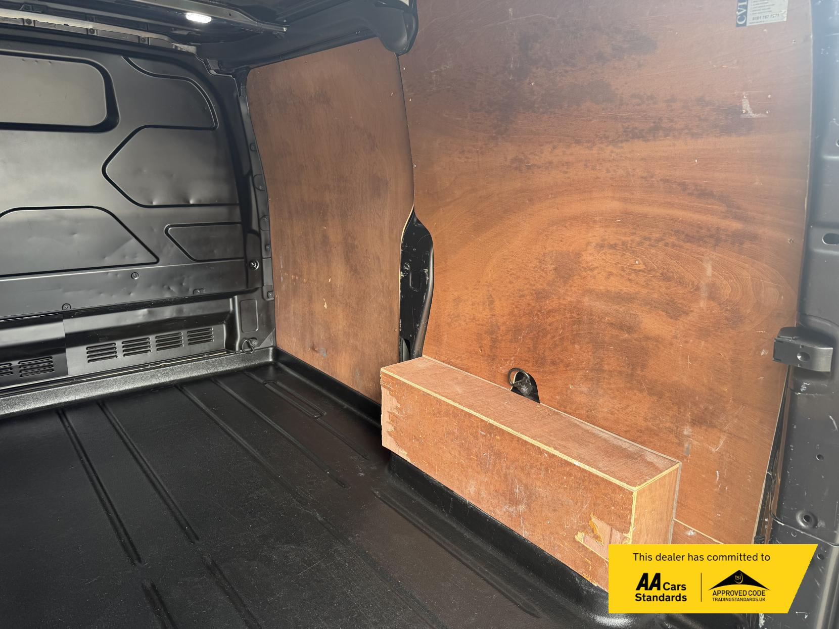 2019 Ford Transit Custom 2.0 280 EcoBlue Limited Panel Van 5dr Diesel Auto L1 H1 Euro 6 (s/s) (170 ps) - Thumbnail 25