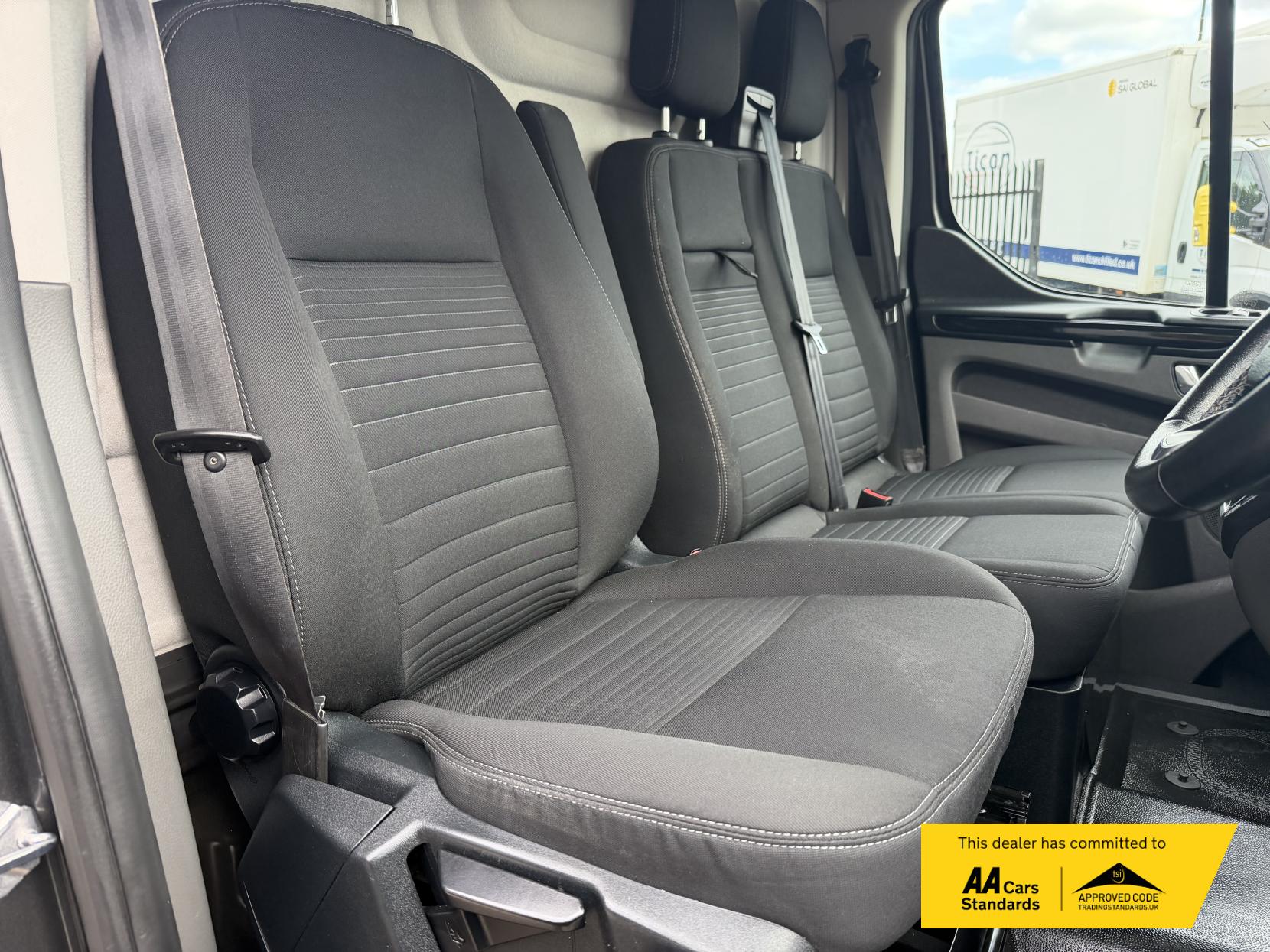 2019 Ford Transit Custom 2.0 280 EcoBlue Limited Panel Van 5dr Diesel Auto L1 H1 Euro 6 (s/s) (170 ps) - Thumbnail 10