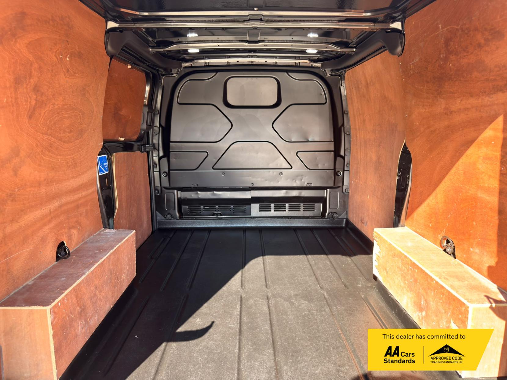 2019 Ford Transit Custom 2.0 280 EcoBlue Limited Panel Van 5dr Diesel Auto L1 H1 Euro 6 (s/s) (170 ps) - Thumbnail 13