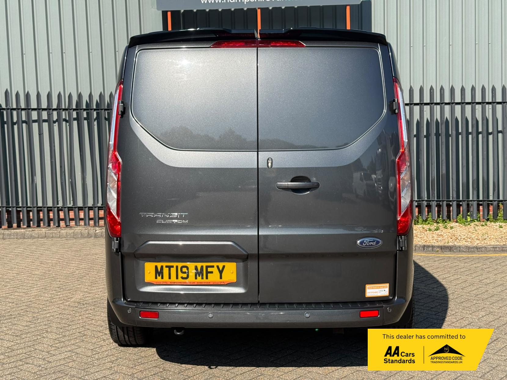 2019 Ford Transit Custom 2.0 280 EcoBlue Limited Panel Van 5dr Diesel Auto L1 H1 Euro 6 (s/s) (170 ps) - Thumbnail 9