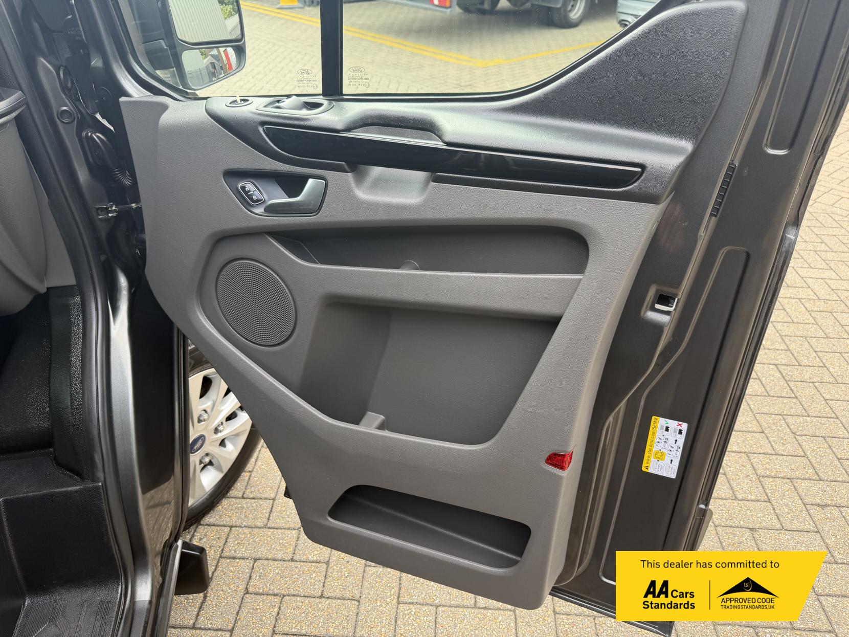 2019 Ford Transit Custom 2.0 280 EcoBlue Limited Panel Van 5dr Diesel Auto L1 H1 Euro 6 (s/s) (170 ps) - Thumbnail 48