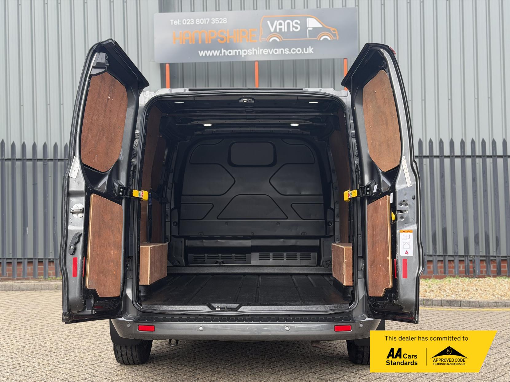2019 Ford Transit Custom 2.0 280 EcoBlue Limited Panel Van 5dr Diesel Auto L1 H1 Euro 6 (s/s) (170 ps) - Thumbnail 20