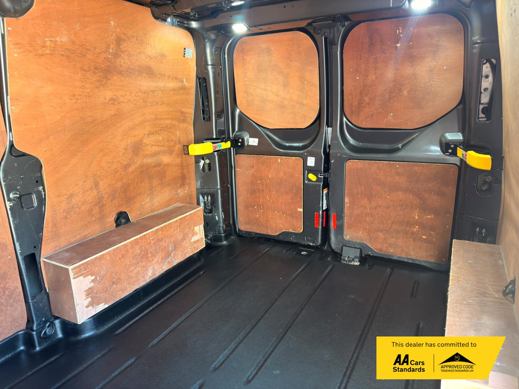 2019 Ford Transit Custom 2.0 280 EcoBlue Limited Panel Van 5dr Diesel Auto L1 H1 Euro 6 (s/s) (170 ps) - Thumbnail 16
