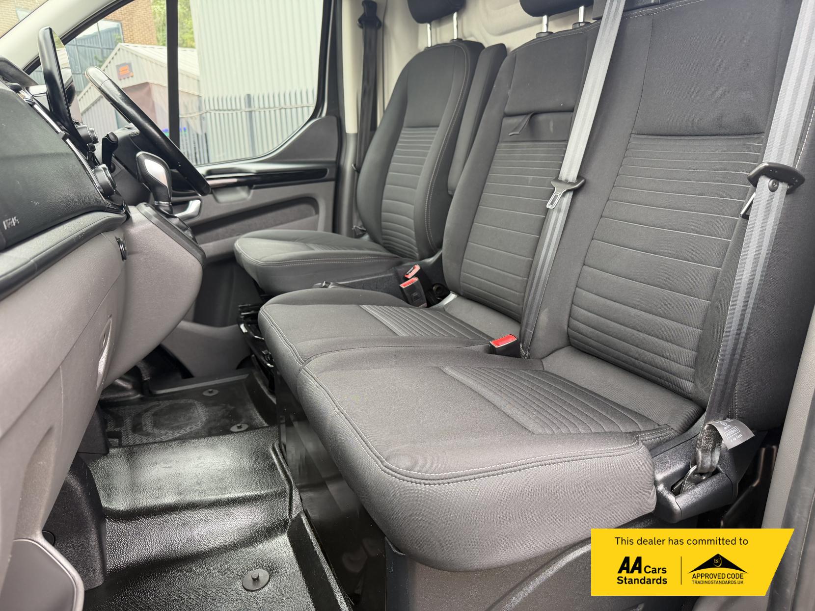 2019 Ford Transit Custom 2.0 280 EcoBlue Limited Panel Van 5dr Diesel Auto L1 H1 Euro 6 (s/s) (170 ps) - Thumbnail 9