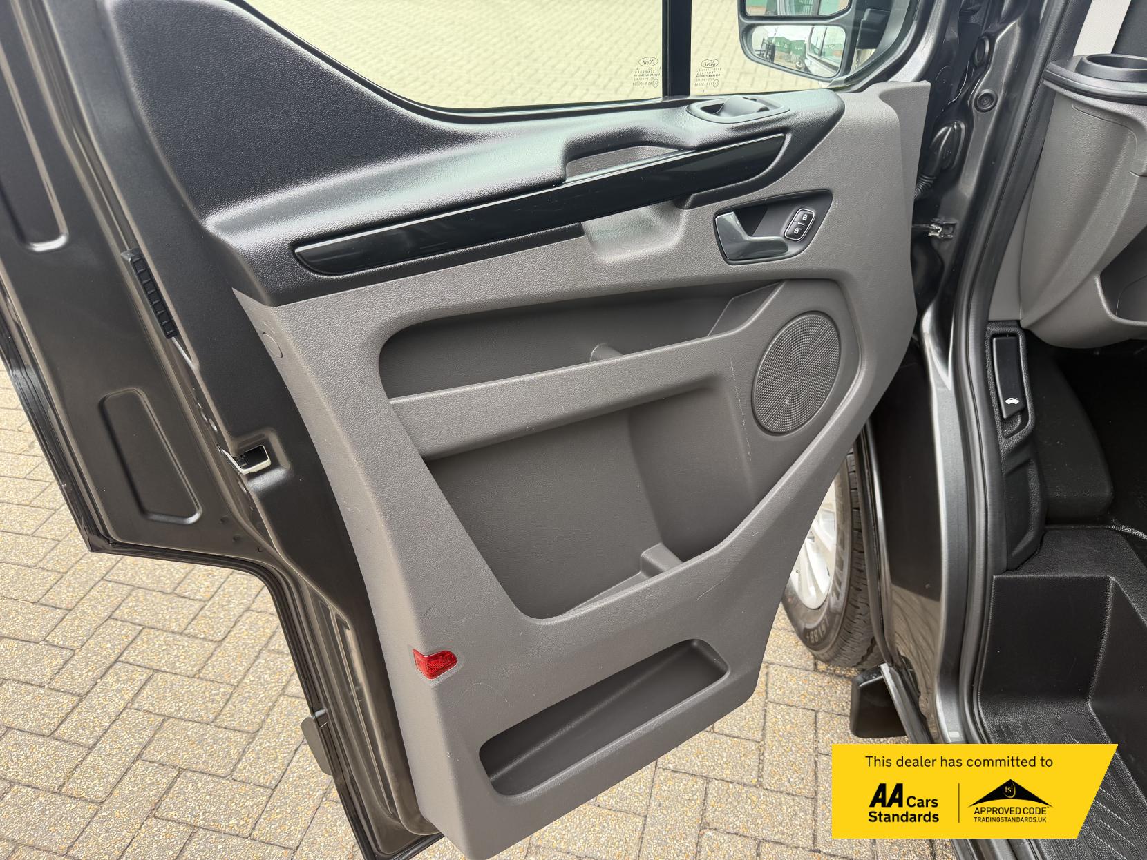 2019 Ford Transit Custom 2.0 280 EcoBlue Limited Panel Van 5dr Diesel Auto L1 H1 Euro 6 (s/s) (170 ps) - Thumbnail 28