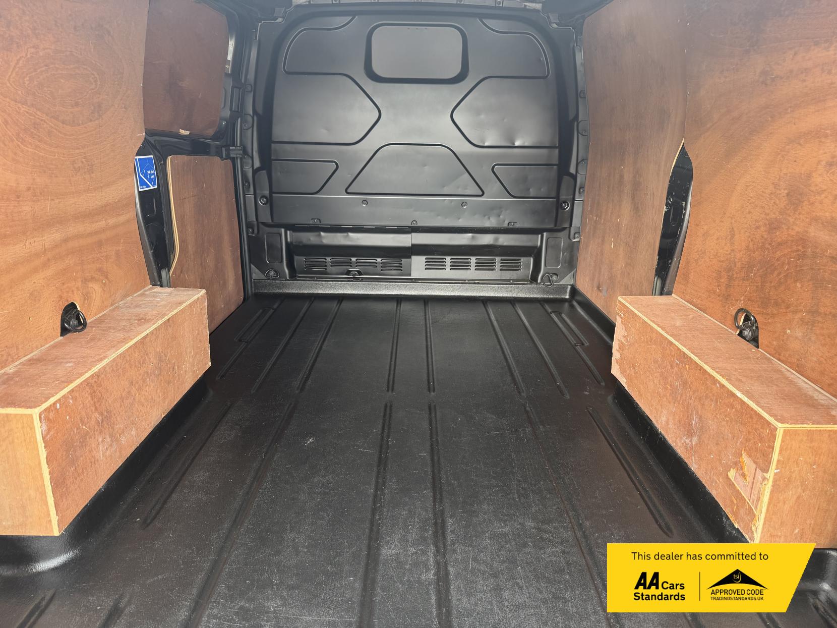 2019 Ford Transit Custom 2.0 280 EcoBlue Limited Panel Van 5dr Diesel Auto L1 H1 Euro 6 (s/s) (170 ps) - Thumbnail 23
