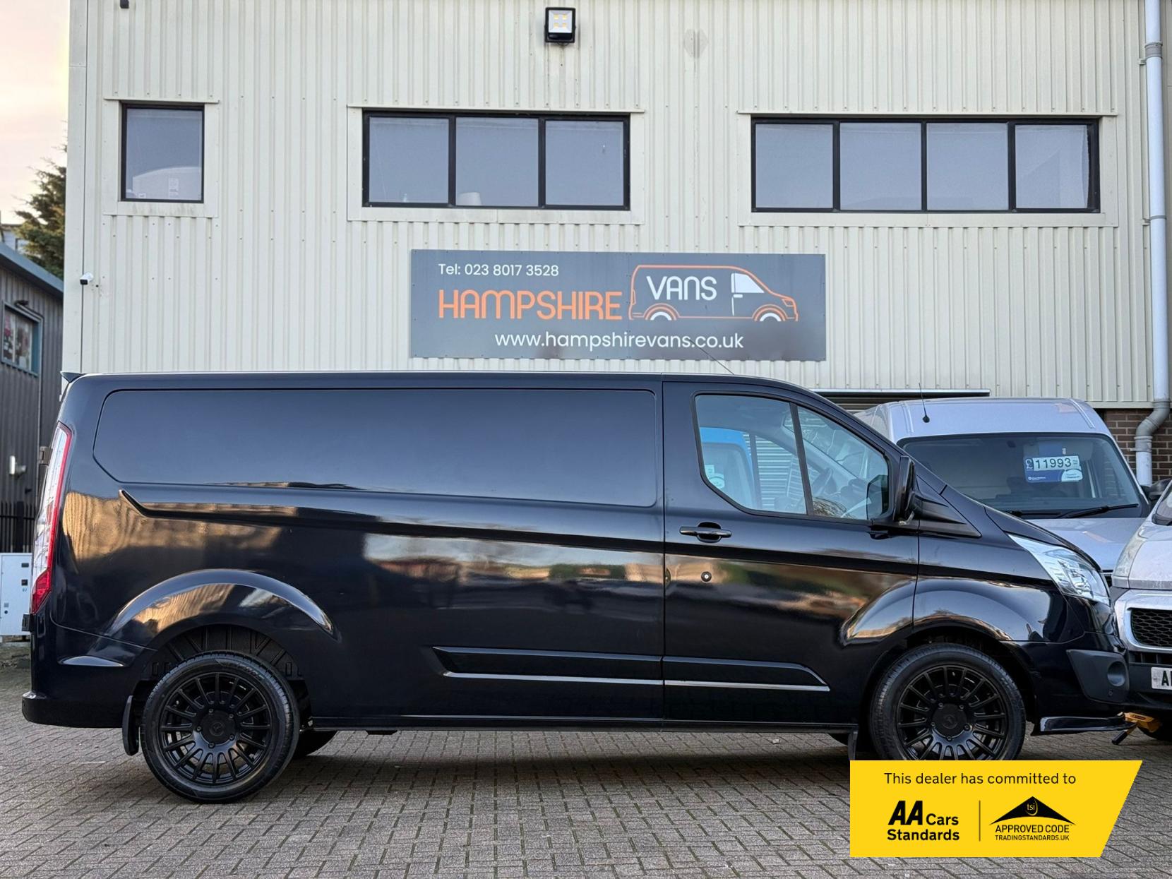 Ford Transit Custom 2.2 TDCi 290 Limited Panel Van 5dr Diesel Manual L2 H1 (186 g/km, 123 bhp)