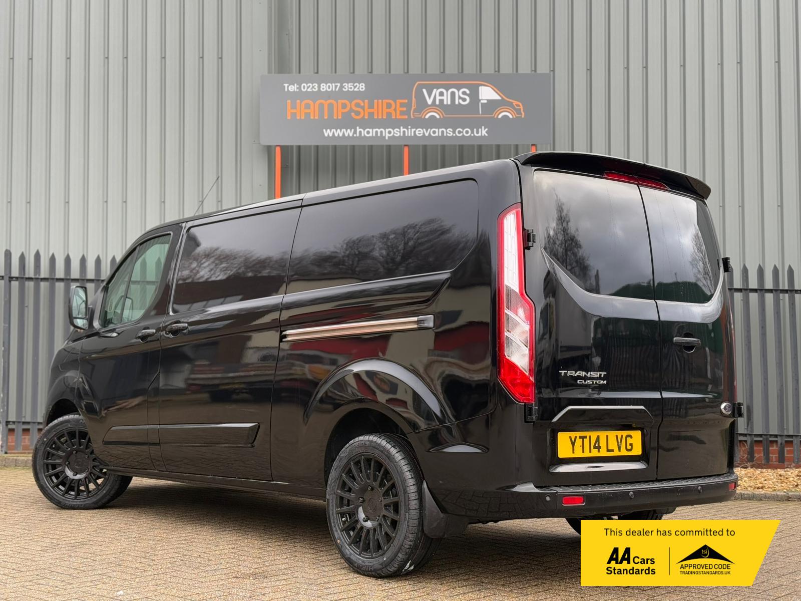 Ford Transit Custom 2.2 TDCi 290 Limited Panel Van 5dr Diesel Manual L2 H1 (186 g/km, 123 bhp)