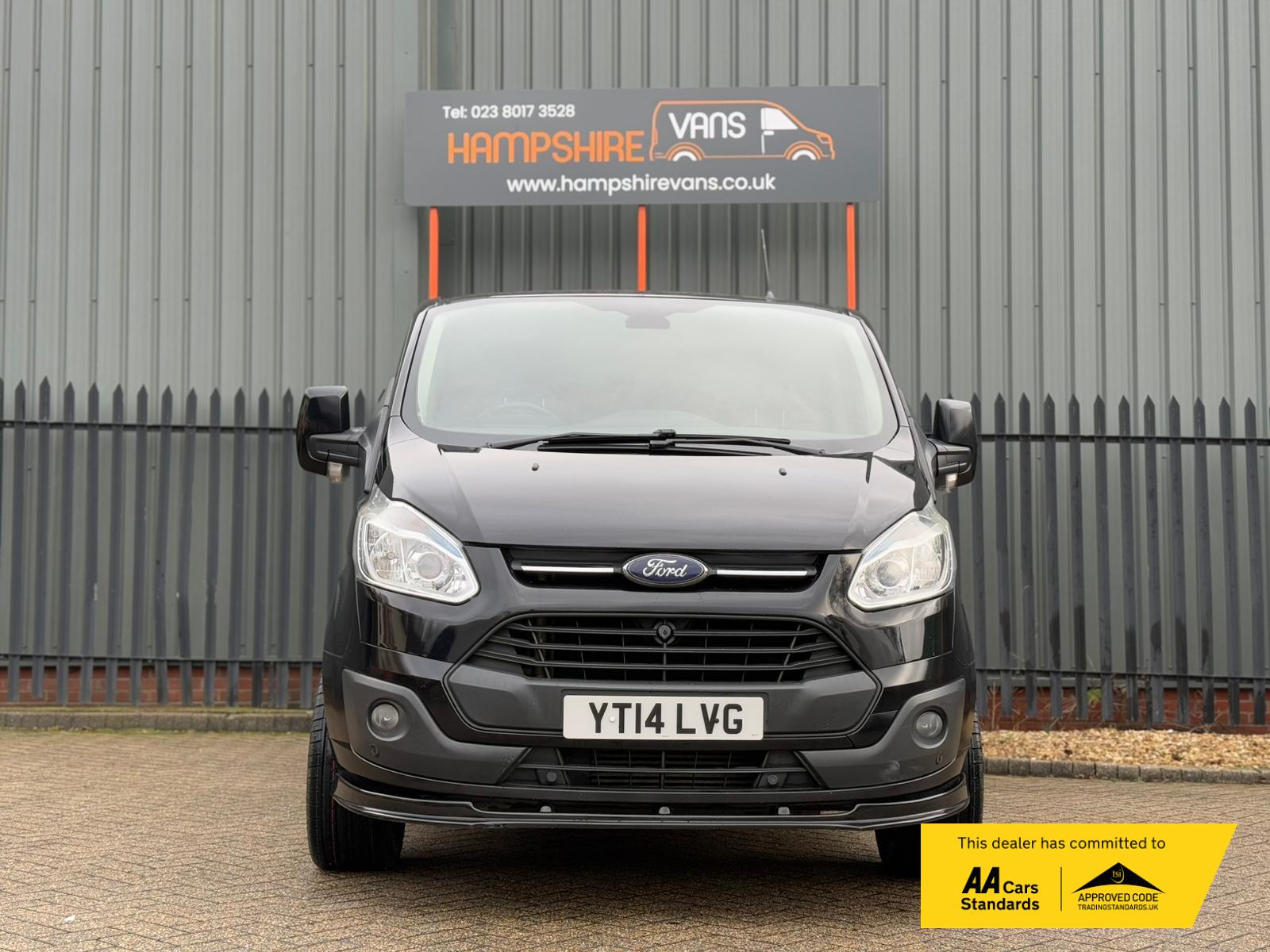 Ford Transit Custom 2.2 TDCi 290 Limited Panel Van 5dr Diesel Manual L2 H1 (186 g/km, 123 bhp)