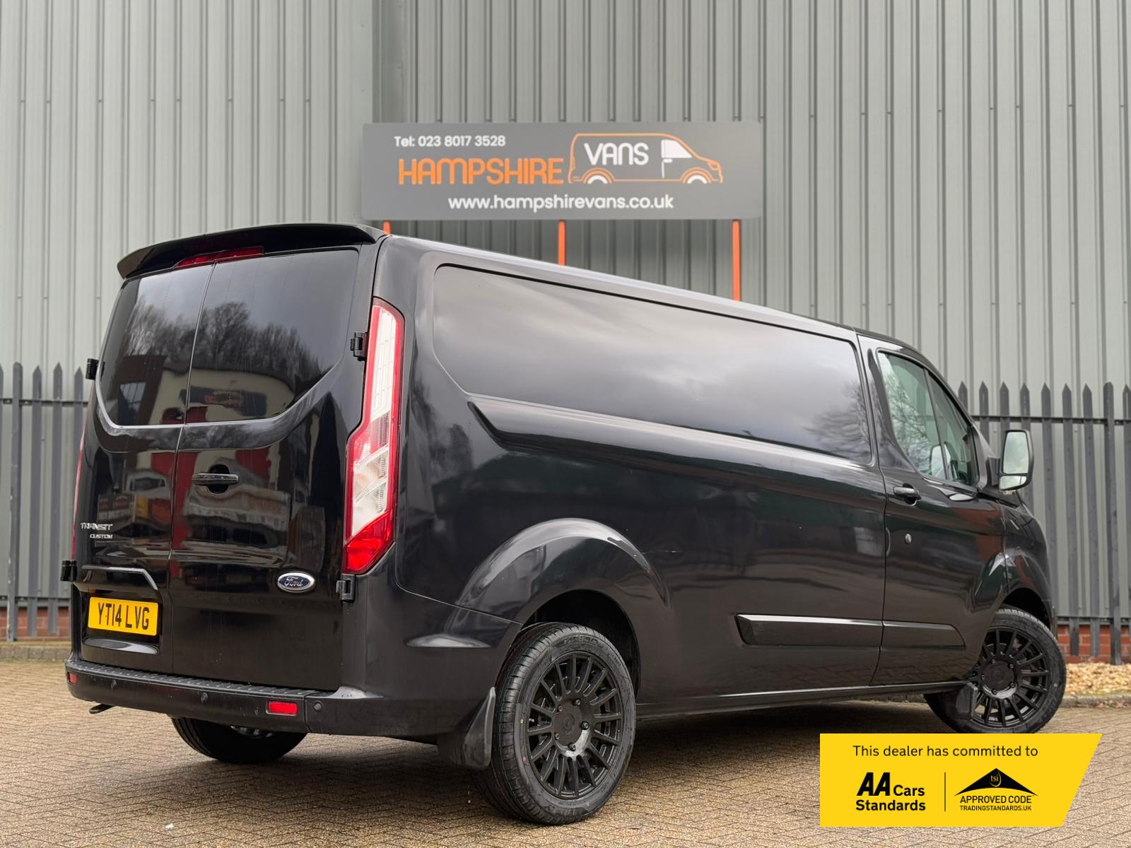 Ford Transit Custom 2.2 TDCi 290 Limited Panel Van 5dr Diesel Manual L2 H1 (186 g/km, 123 bhp)