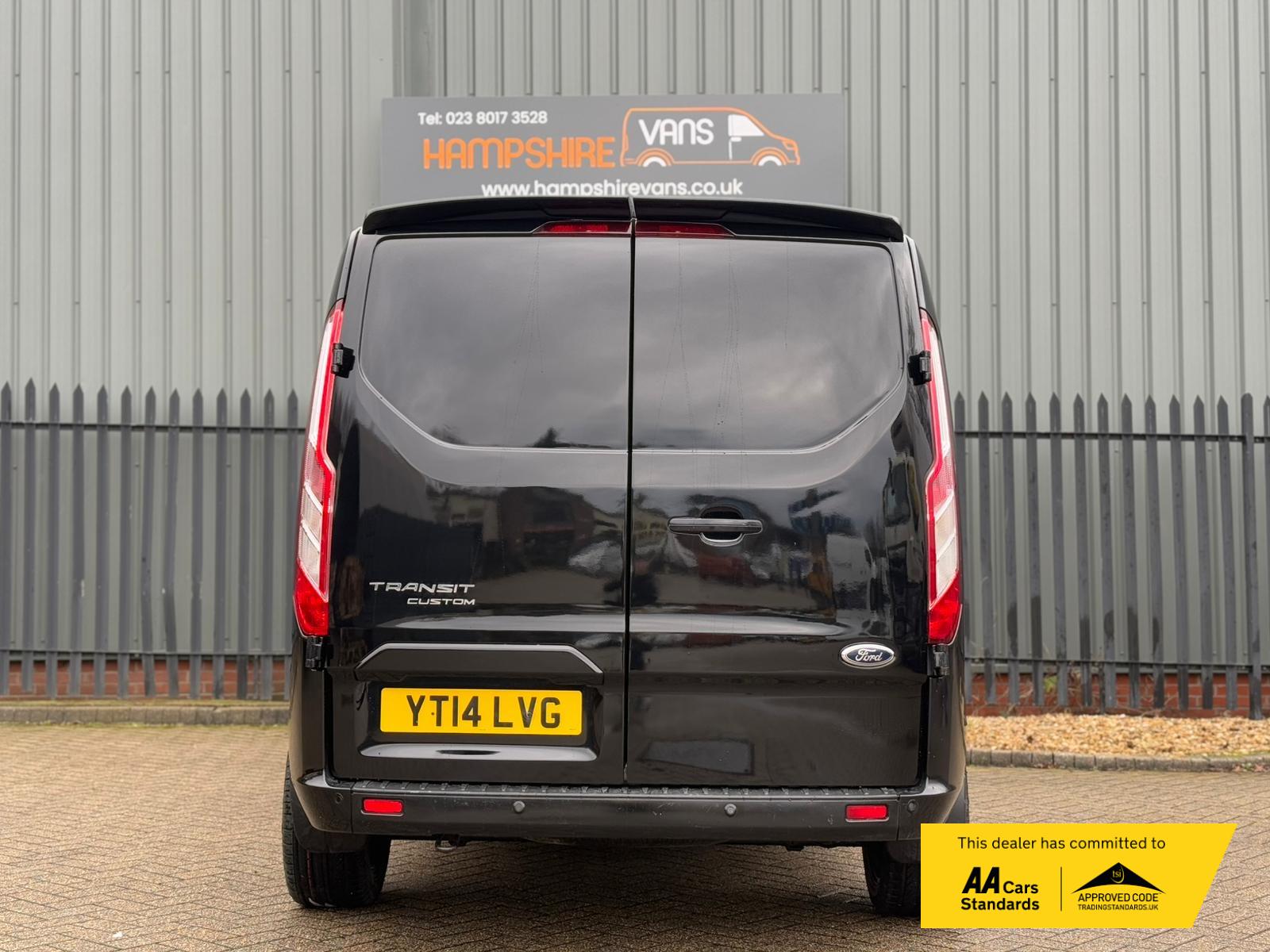 Ford Transit Custom 2.2 TDCi 290 Limited Panel Van 5dr Diesel Manual L2 H1 (186 g/km, 123 bhp)