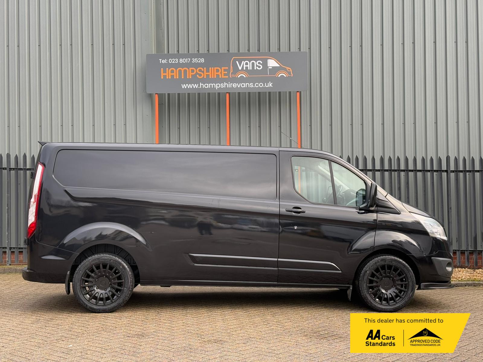 Ford Transit Custom 2.2 TDCi 290 Limited Panel Van 5dr Diesel Manual L2 H1 (186 g/km, 123 bhp)