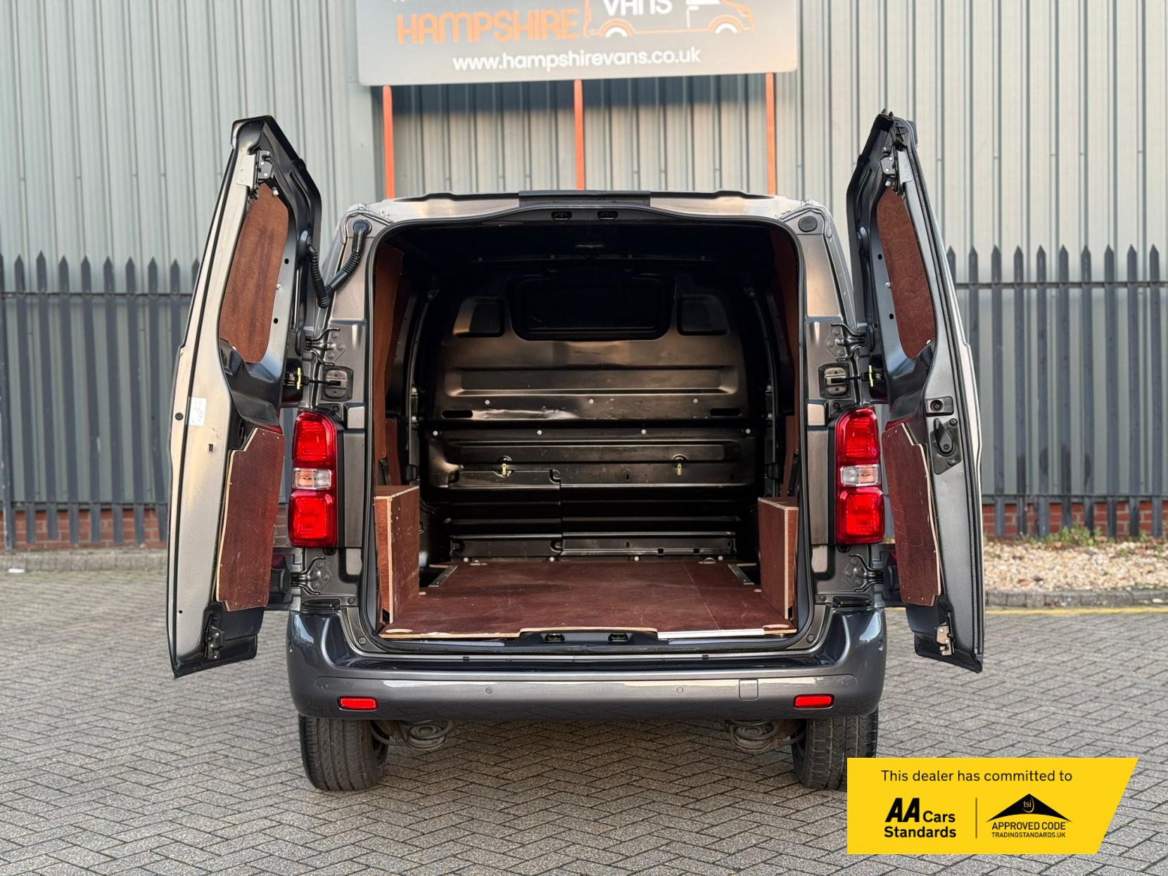 Citroen Dispatch 2.0 BlueHDi 1400 Driver M Panel Van 6dr Diesel Manual FWD 2 Euro 6 (s/s) (120 ps)