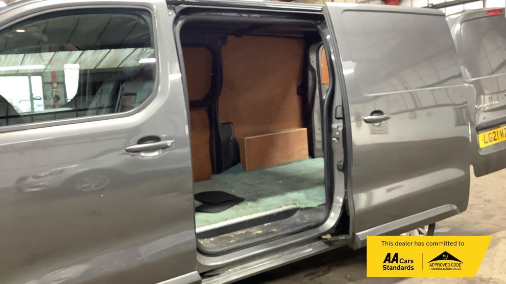 Citroen Dispatch 2.0 BlueHDi 1400 Driver M Panel Van 6dr Diesel Manual FWD 2 Euro 6 (s/s) (120 ps)