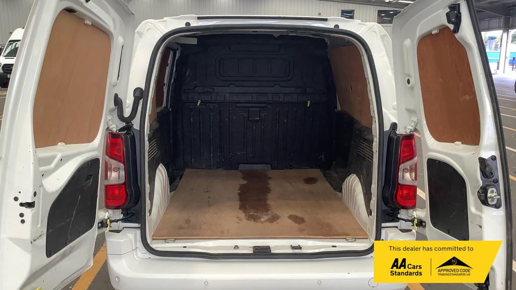 Vauxhall Combo 1.5 Turbo D 2300 Sportive Panel Van 4dr Diesel Manual L1 H1 Euro 6 (100 ps)