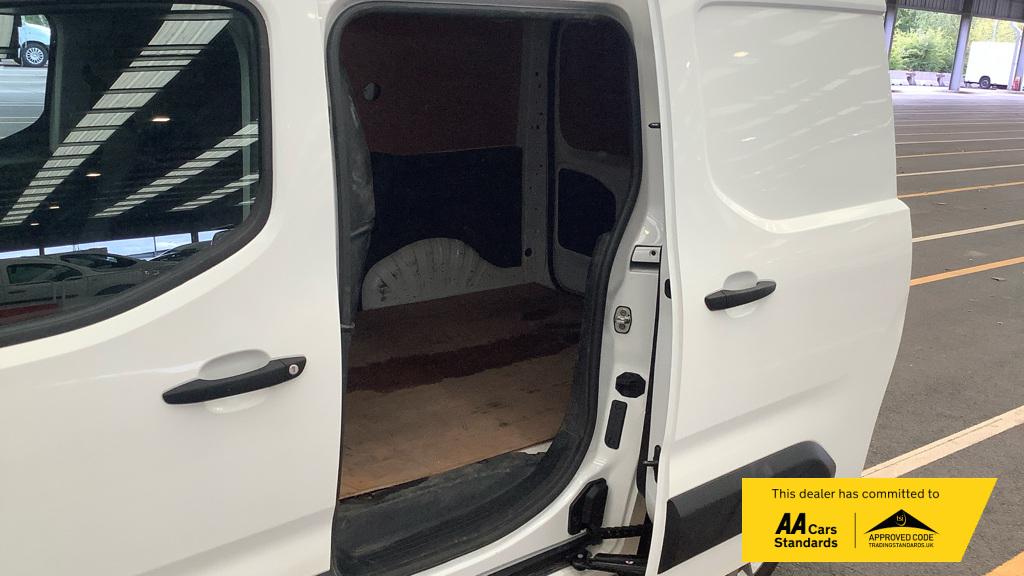 Vauxhall Combo 1.5 Turbo D 2300 Sportive Panel Van 4dr Diesel Manual L1 H1 Euro 6 (100 ps)