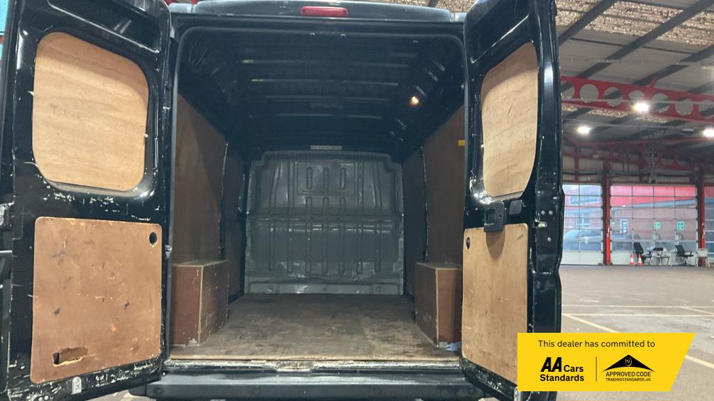 Peugeot Boxer 2.0 BlueHDi 335 Professional Panel Van 5dr Diesel Manual L3 H2 Euro 6 (130 ps)