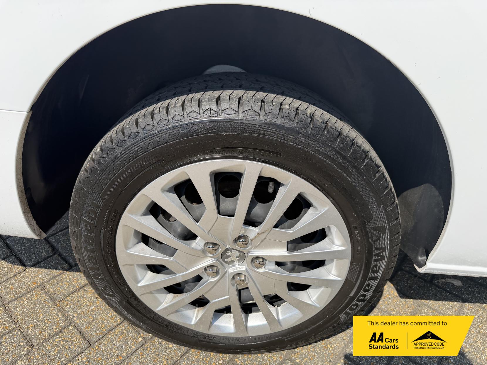 2023 Peugeot Expert 1.5 BlueHDi 1000 Asphalt Premium + Long Panel Van 6dr Diesel Manual LWB Euro 6 (s/s) (100 bhp) - Thumbnail 40