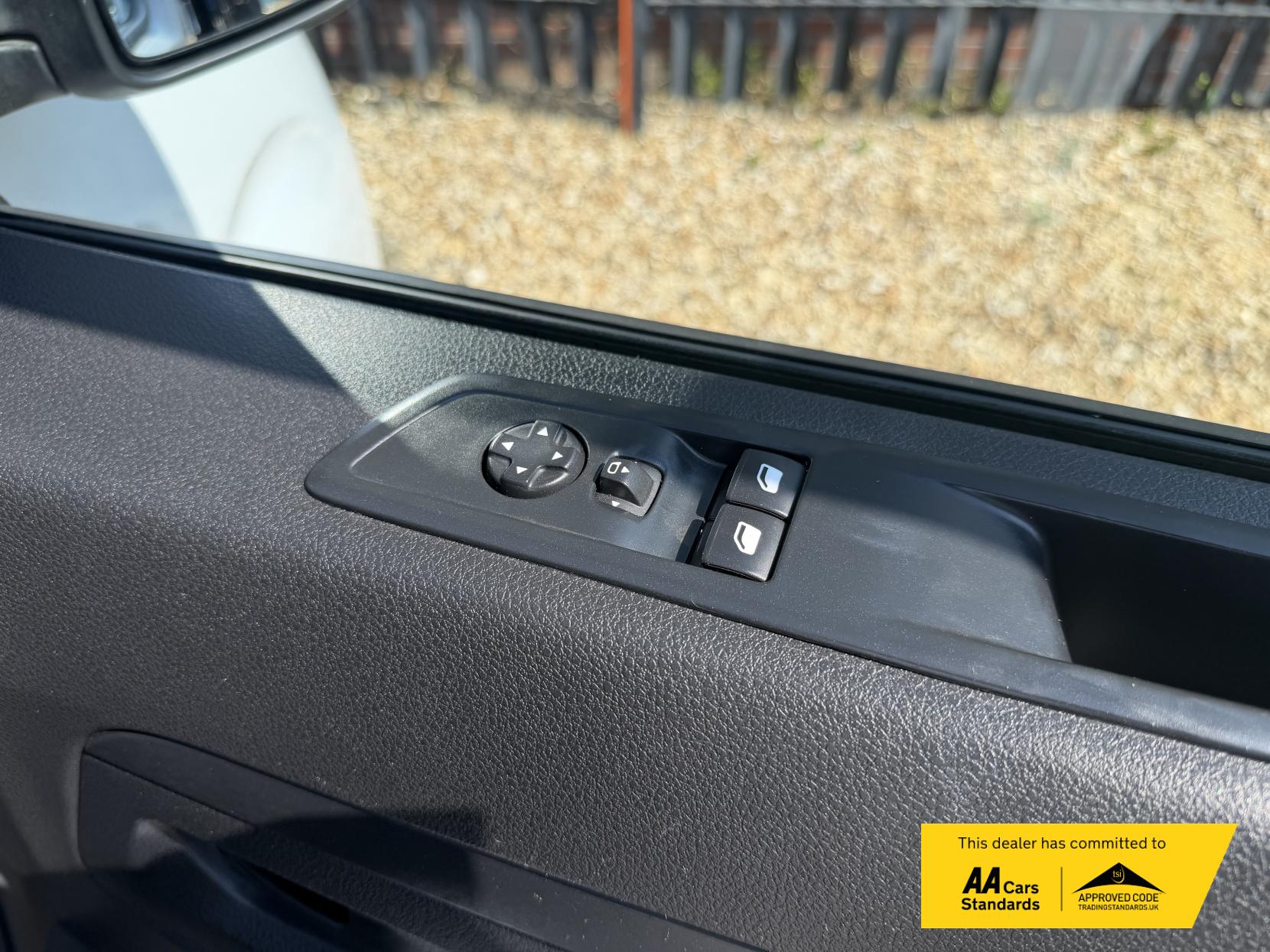2023 Peugeot Expert 1.5 BlueHDi 1000 Asphalt Premium + Long Panel Van 6dr Diesel Manual LWB Euro 6 (s/s) (100 bhp) - Thumbnail 37