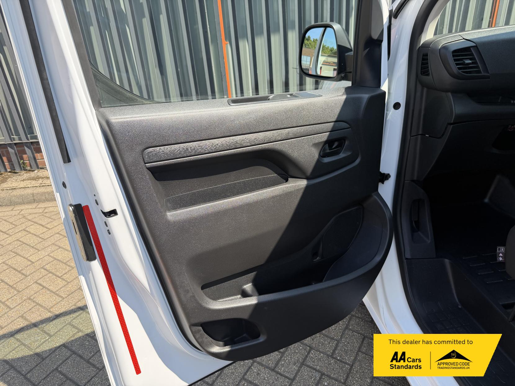 2023 Peugeot Expert 1.5 BlueHDi 1000 Asphalt Premium + Long Panel Van 6dr Diesel Manual LWB Euro 6 (s/s) (100 bhp) - Thumbnail 24