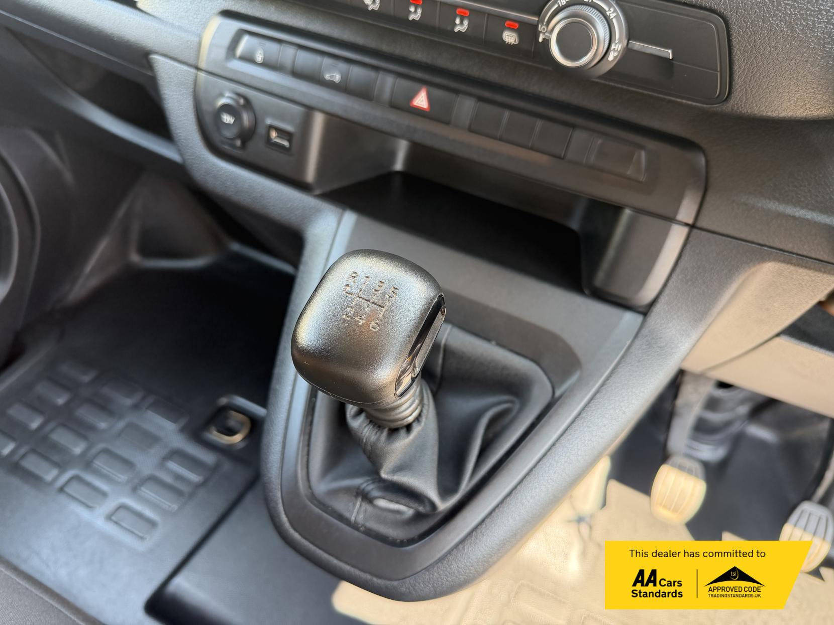 2023 Peugeot Expert 1.5 BlueHDi 1000 Asphalt Premium + Long Panel Van 6dr Diesel Manual LWB Euro 6 (s/s) (100 bhp) - Thumbnail 31