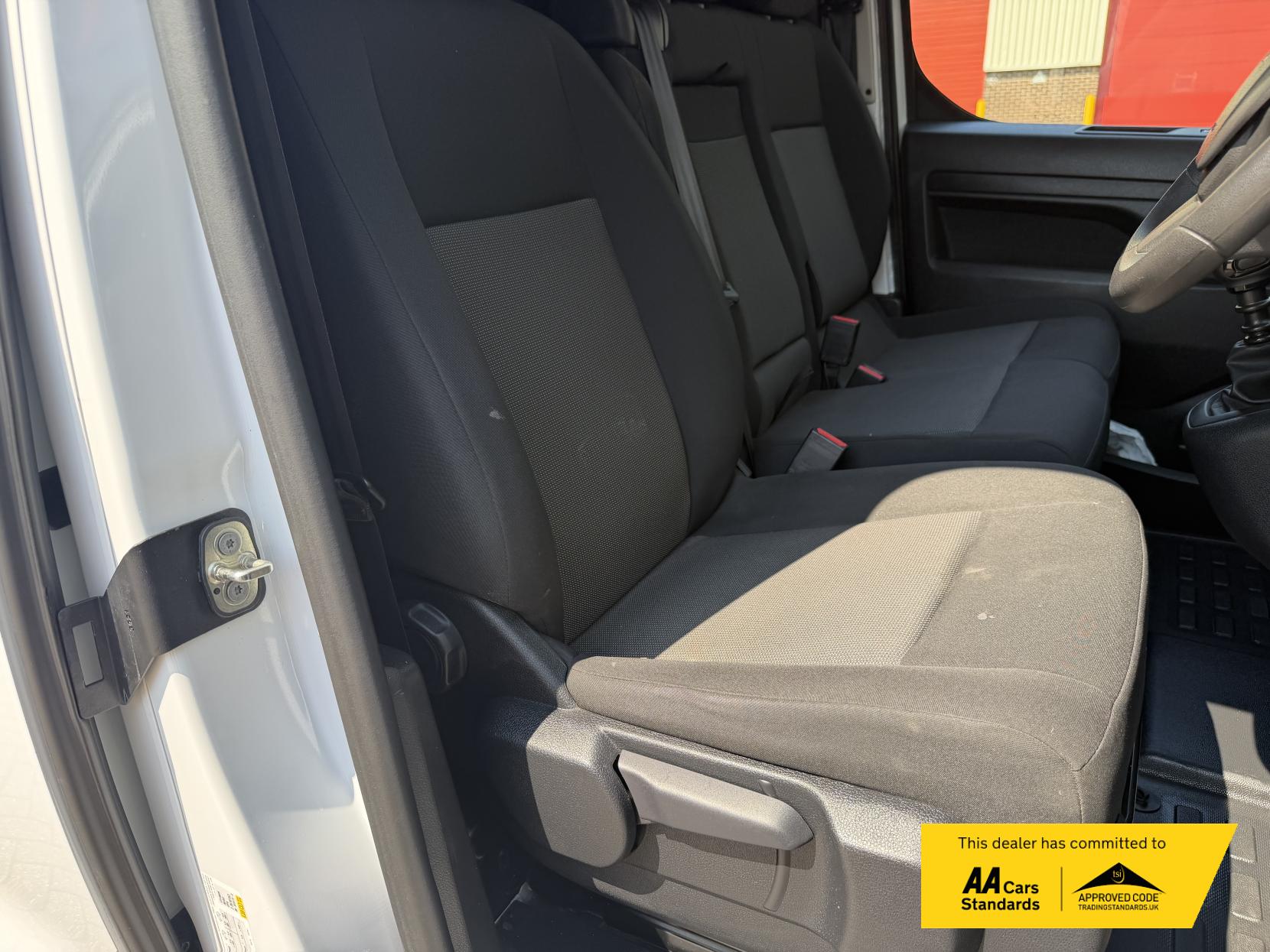2023 Peugeot Expert 1.5 BlueHDi 1000 Asphalt Premium + Long Panel Van 6dr Diesel Manual LWB Euro 6 (s/s) (100 bhp) - Thumbnail 22