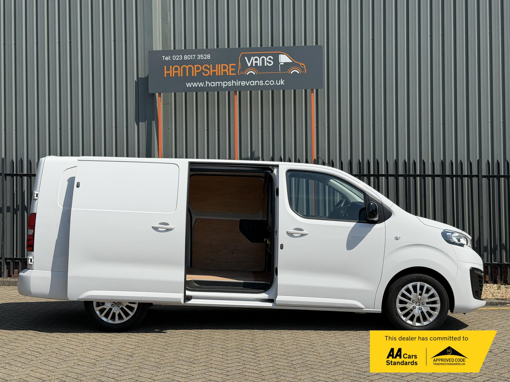 2023 Peugeot Expert 1.5 BlueHDi 1000 Asphalt Premium + Long Panel Van 6dr Diesel Manual LWB Euro 6 (s/s) (100 bhp) - Thumbnail 7