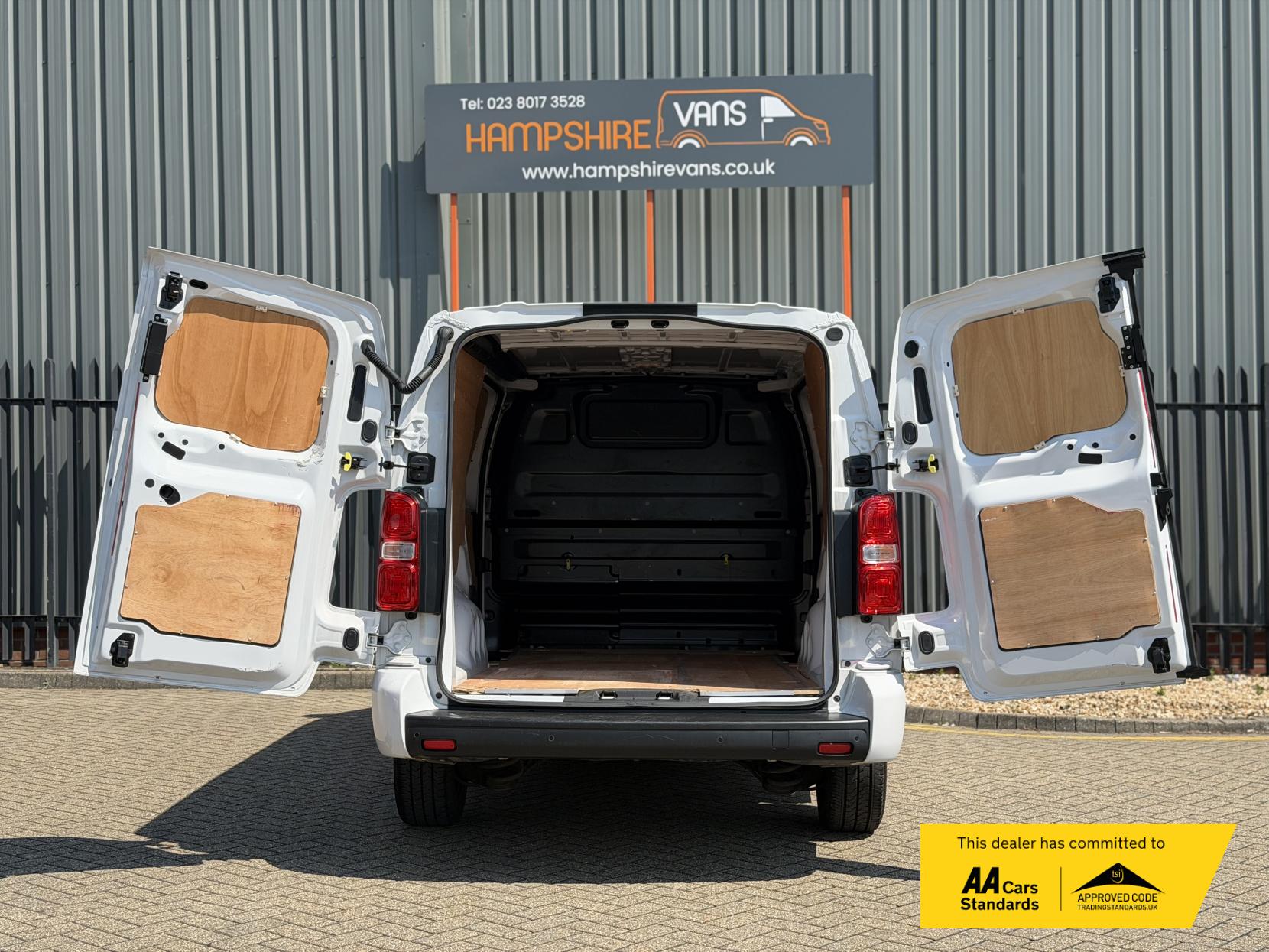 2023 Peugeot Expert 1.5 BlueHDi 1000 Asphalt Premium + Long Panel Van 6dr Diesel Manual LWB Euro 6 (s/s) (100 bhp) - Thumbnail 12
