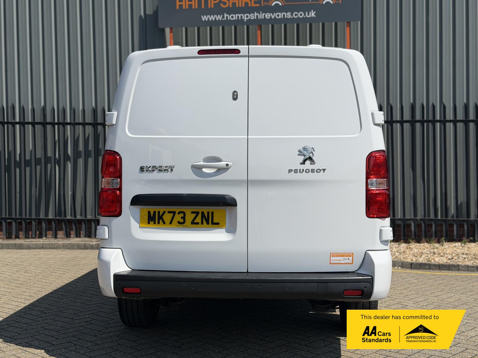 2023 Peugeot Expert 1.5 BlueHDi 1000 Asphalt Premium + Long Panel Van 6dr Diesel Manual LWB Euro 6 (s/s) (100 bhp) - Thumbnail 10