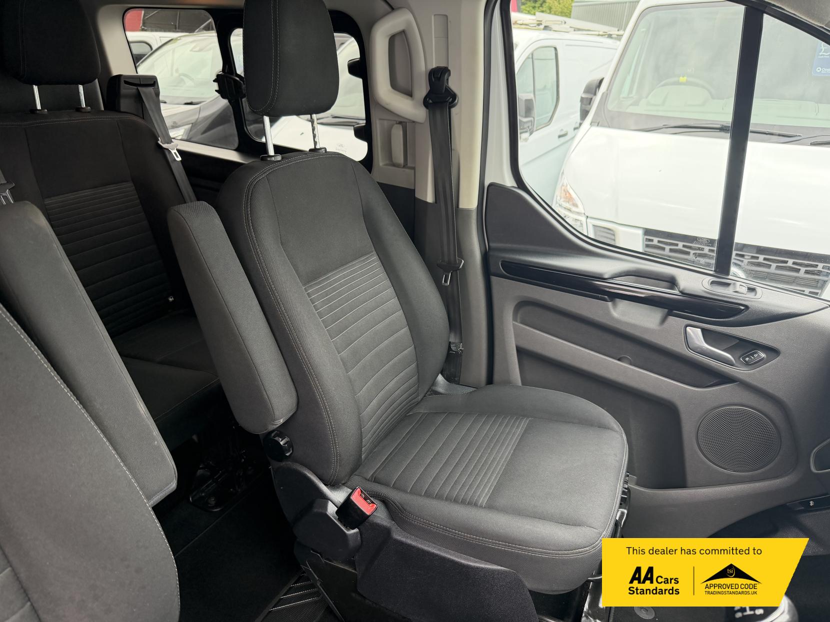 2022 Ford Transit Custom 2.0 300 EcoBlue Limited Crew Van Double Cab 5dr Diesel Manual L2 H1 Euro 6 (s/s) (130 ps) - Thumbnail 11