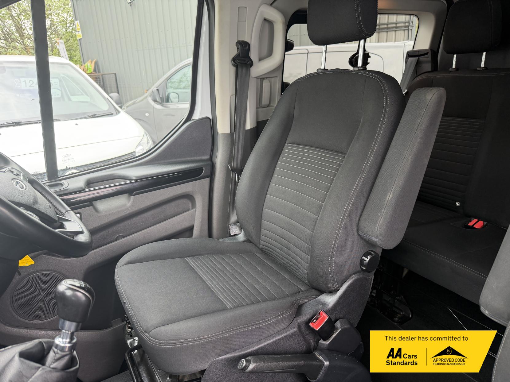 2022 Ford Transit Custom 2.0 300 EcoBlue Limited Crew Van Double Cab 5dr Diesel Manual L2 H1 Euro 6 (s/s) (130 ps) - Thumbnail 10