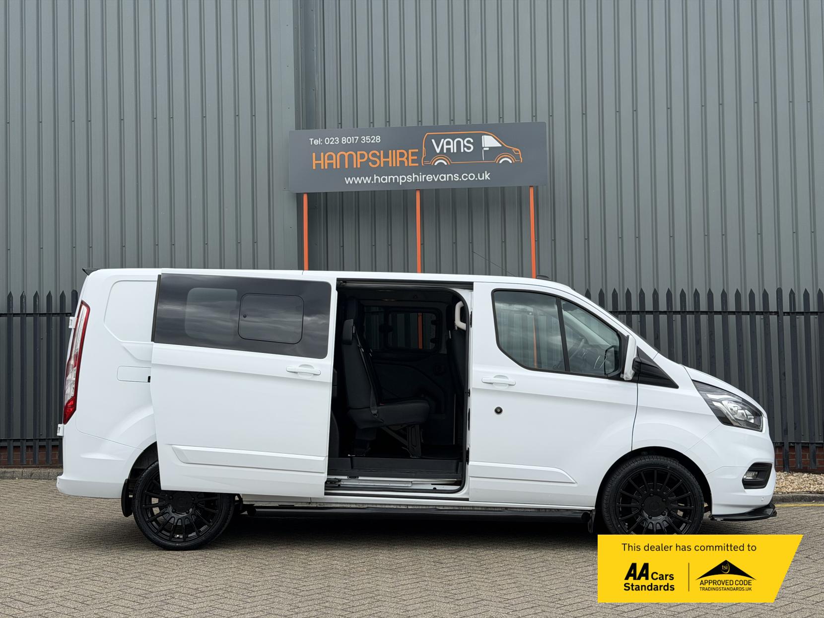2022 Ford Transit Custom 2.0 300 EcoBlue Limited Crew Van Double Cab 5dr Diesel Manual L2 H1 Euro 6 (s/s) (130 ps) - Thumbnail 7