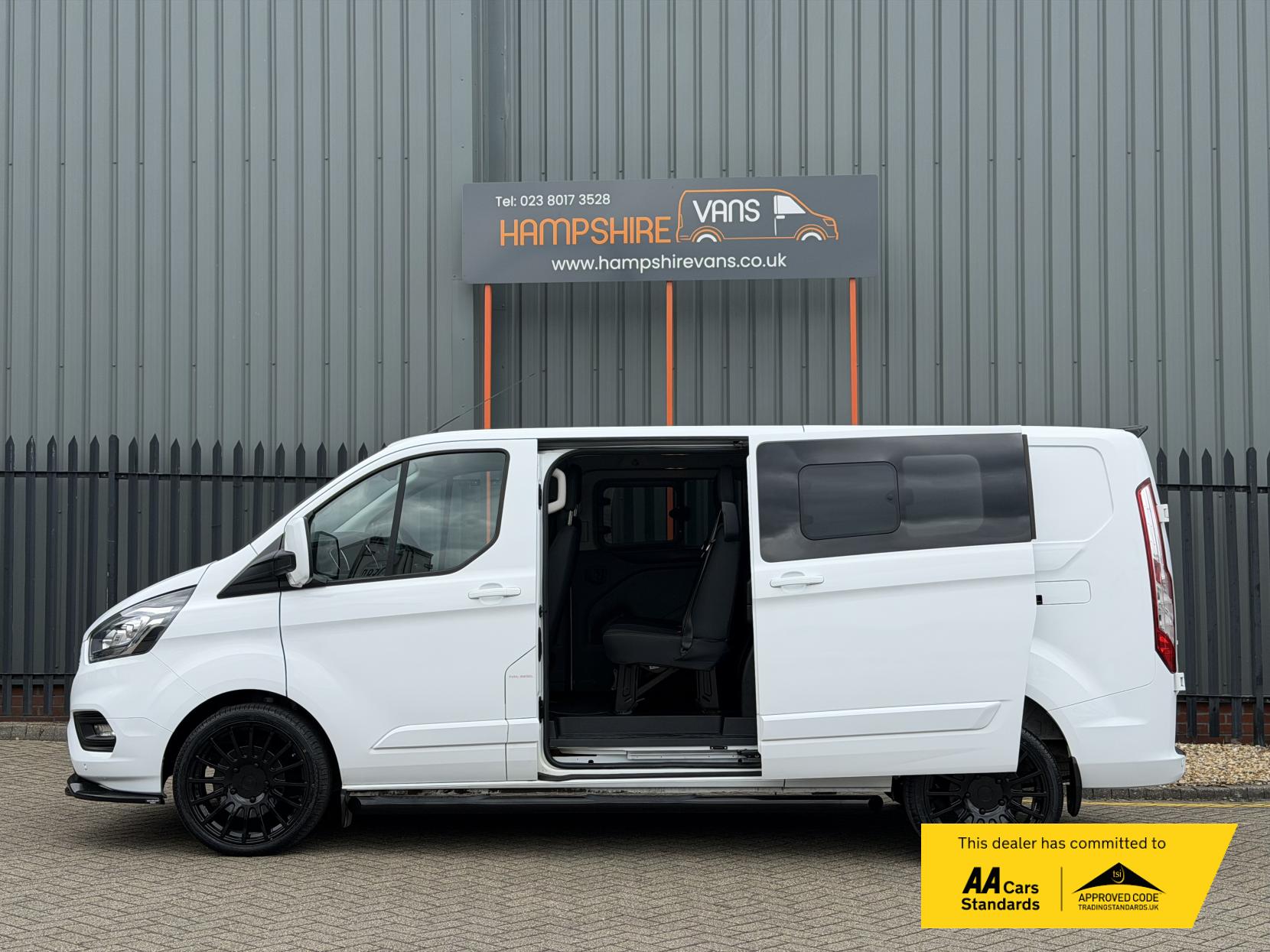 2022 Ford Transit Custom 2.0 300 EcoBlue Limited Crew Van Double Cab 5dr Diesel Manual L2 H1 Euro 6 (s/s) (130 ps) - Thumbnail 9