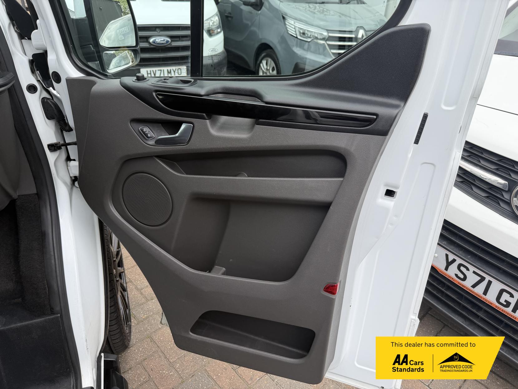 2022 Ford Transit Custom 2.0 300 EcoBlue Limited Crew Van Double Cab 5dr Diesel Manual L2 H1 Euro 6 (s/s) (130 ps) - Thumbnail 43