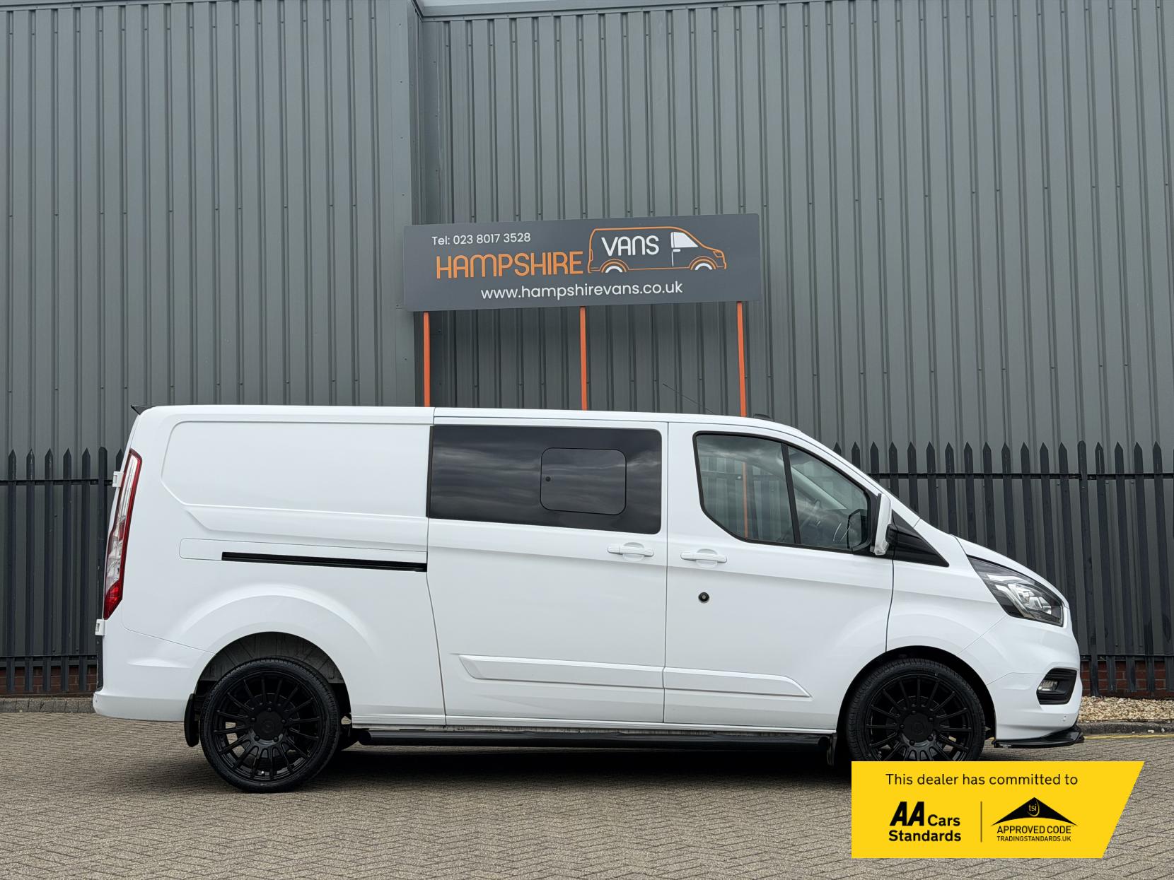 2022 Ford Transit Custom 2.0 300 EcoBlue Limited Crew Van Double Cab 5dr Diesel Manual L2 H1 Euro 6 (s/s) (130 ps) - Thumbnail 6