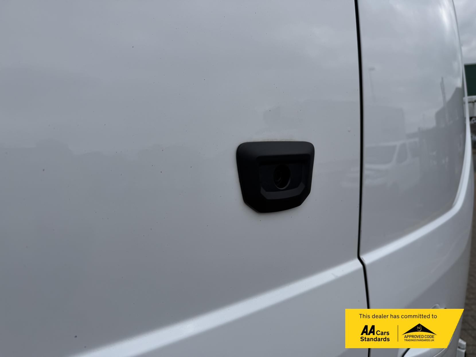 2022 Ford Transit Custom 2.0 300 EcoBlue Limited Crew Van Double Cab 5dr Diesel Manual L2 H1 Euro 6 (s/s) (130 ps) - Thumbnail 28