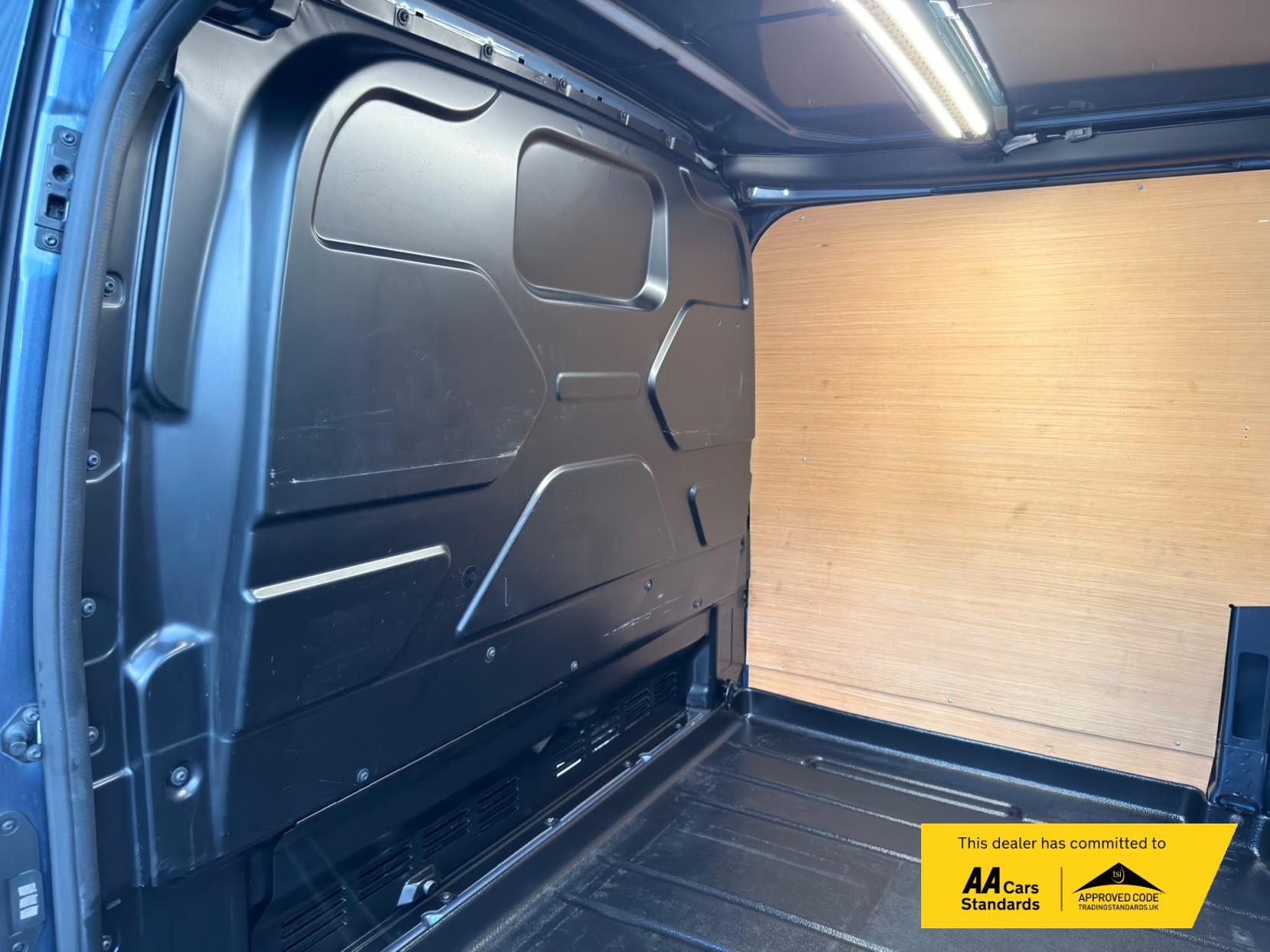 2022 Ford Transit Custom 2.0 300 EcoBlue Trail Panel Van 5dr Diesel Manual L1 H1 Euro 6 (s/s) (170 ps) - Thumbnail 24