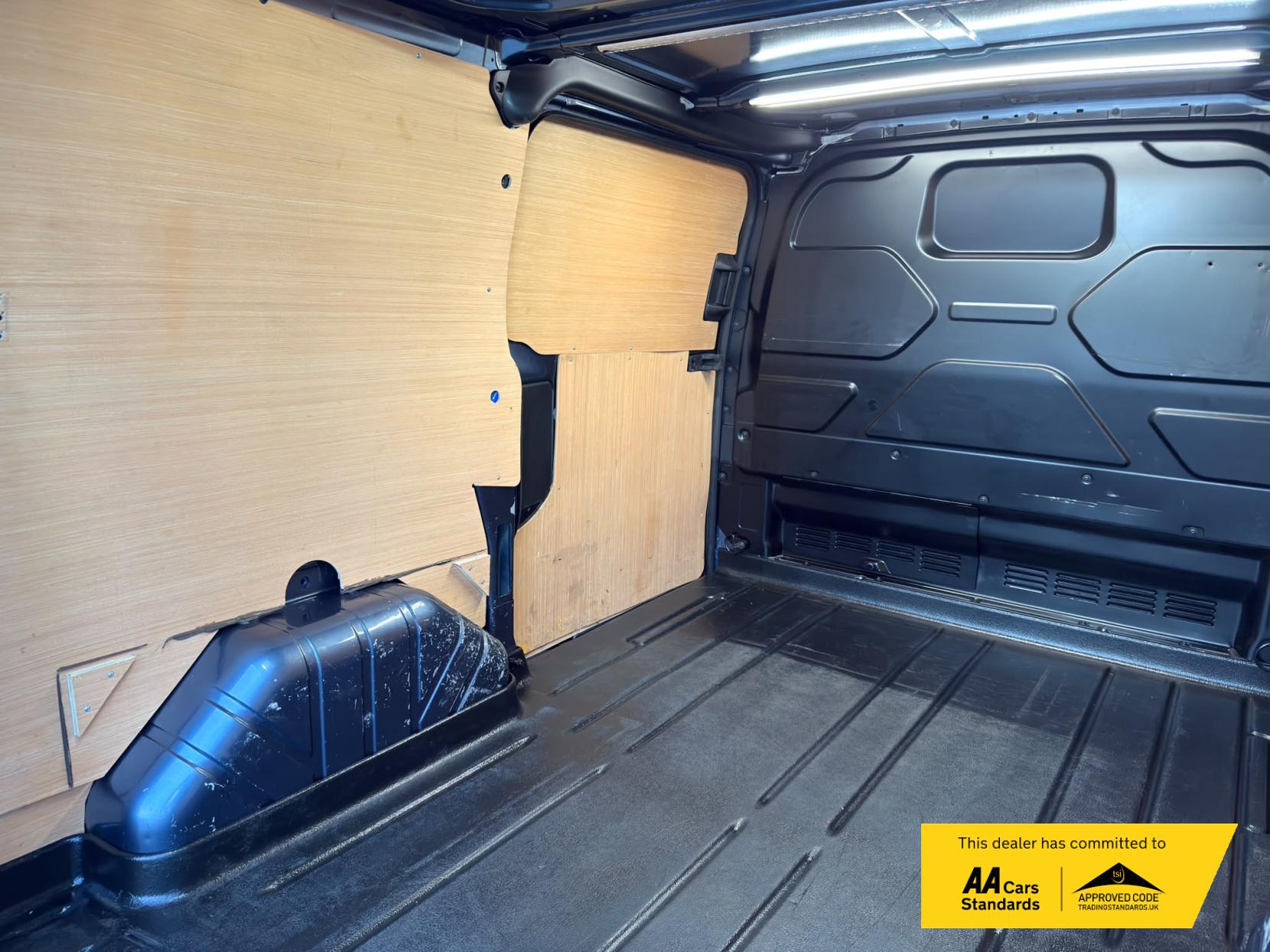 2022 Ford Transit Custom 2.0 300 EcoBlue Trail Panel Van 5dr Diesel Manual L1 H1 Euro 6 (s/s) (170 ps) - Thumbnail 21
