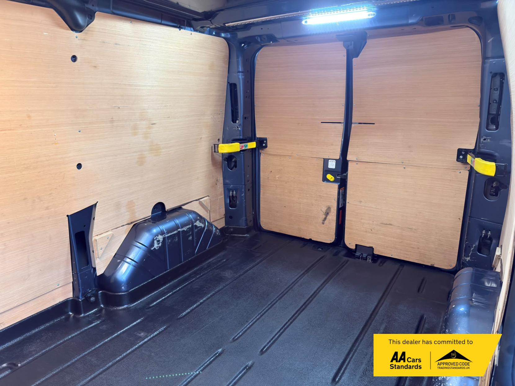 2022 Ford Transit Custom 2.0 300 EcoBlue Trail Panel Van 5dr Diesel Manual L1 H1 Euro 6 (s/s) (170 ps) - Thumbnail 25