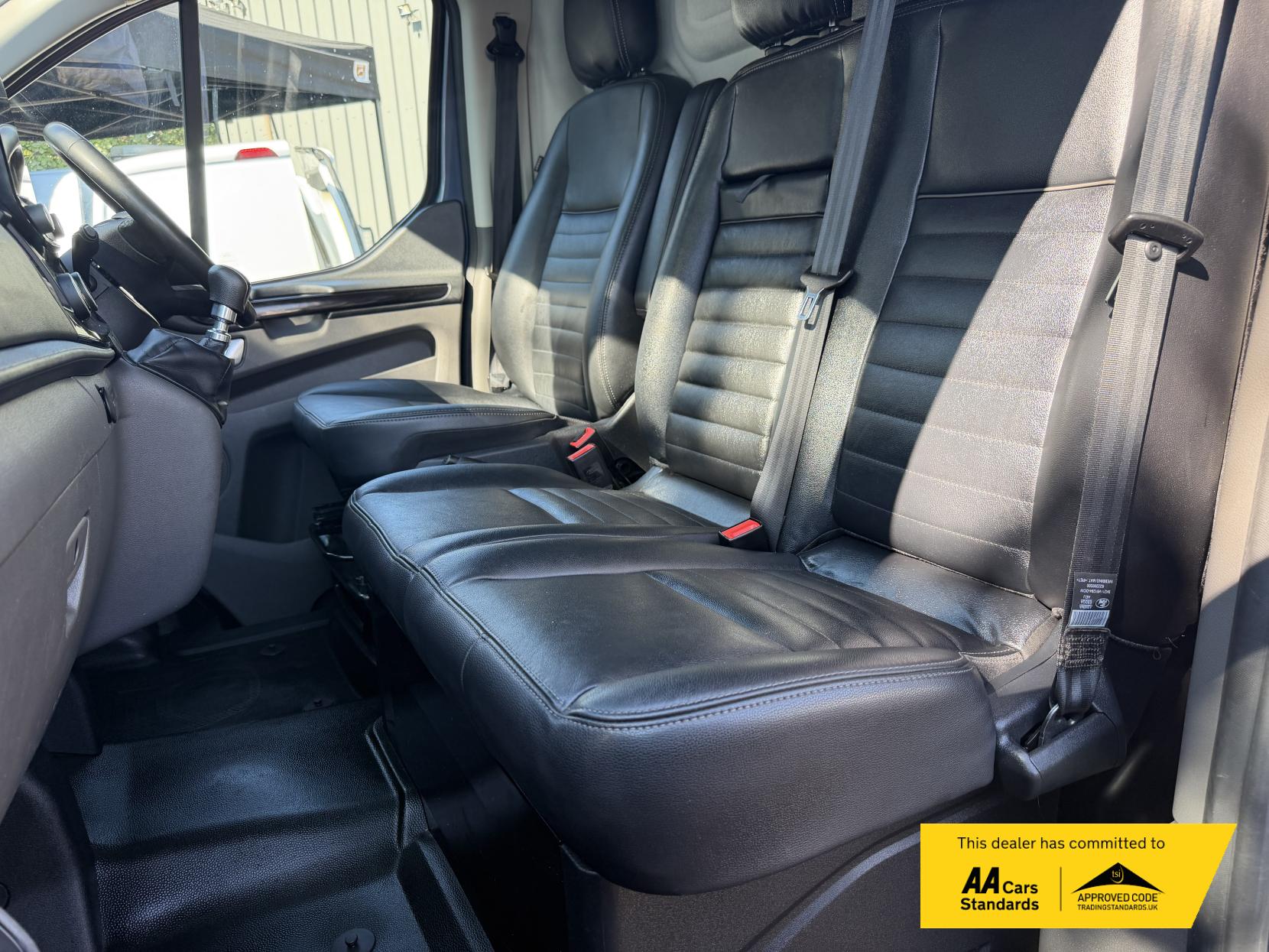 2022 Ford Transit Custom 2.0 300 EcoBlue Trail Panel Van 5dr Diesel Manual L1 H1 Euro 6 (s/s) (170 ps) - Thumbnail 17