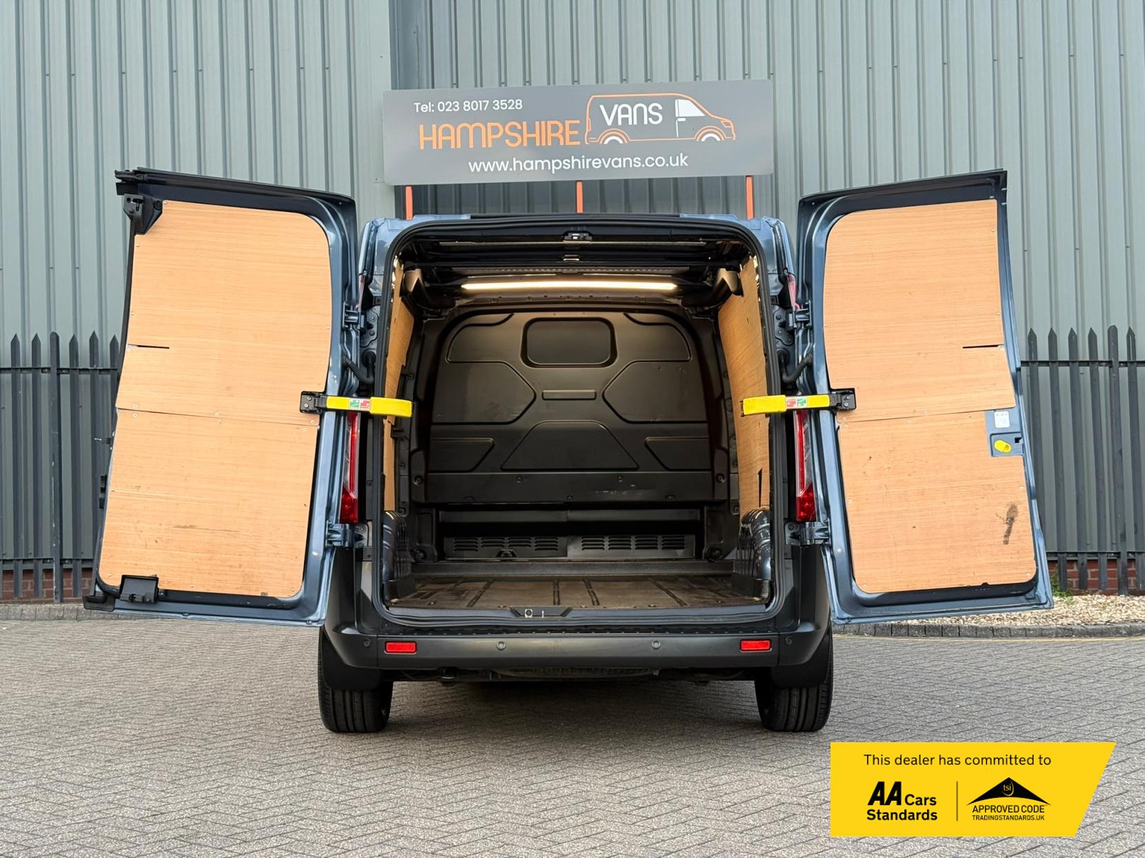 2022 Ford Transit Custom 2.0 300 EcoBlue Trail Panel Van 5dr Diesel Manual L1 H1 Euro 6 (s/s) (170 ps) - Thumbnail 20